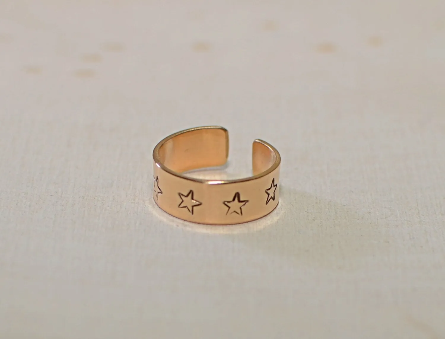 14K toe ring with stars stamped in solid gold