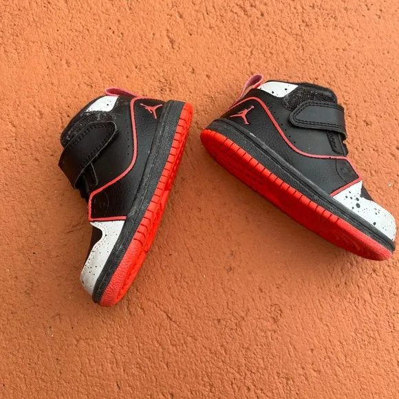 Authentic kids, Nike Jordan sneakers