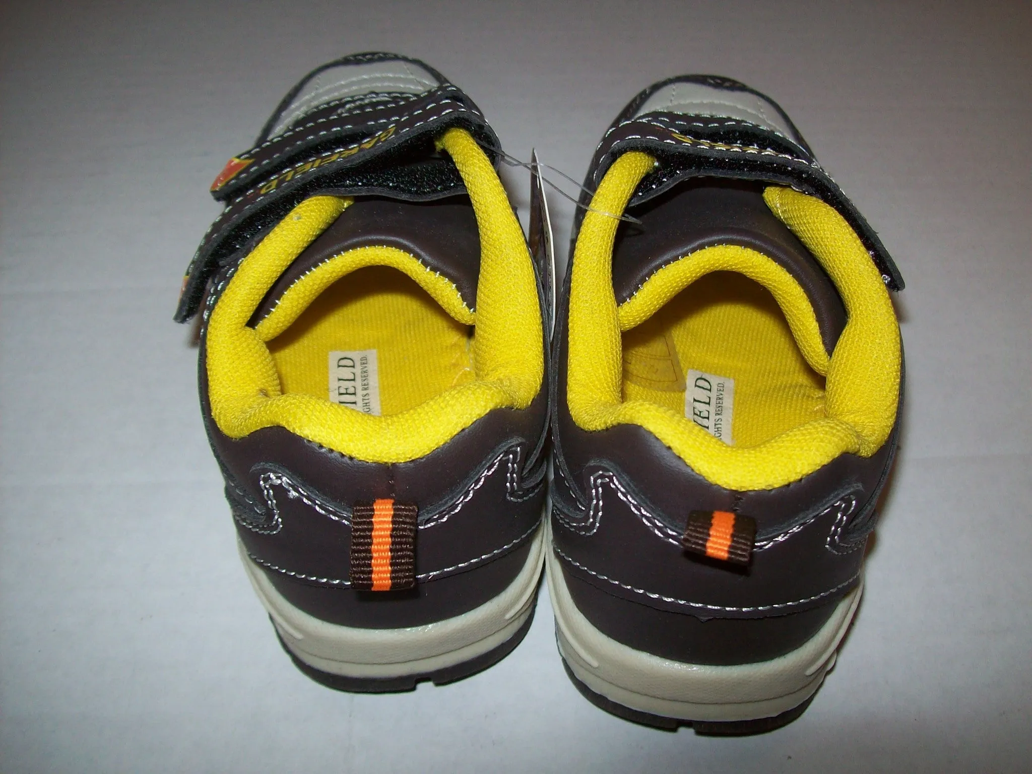 Garfield Sneakers Size 25