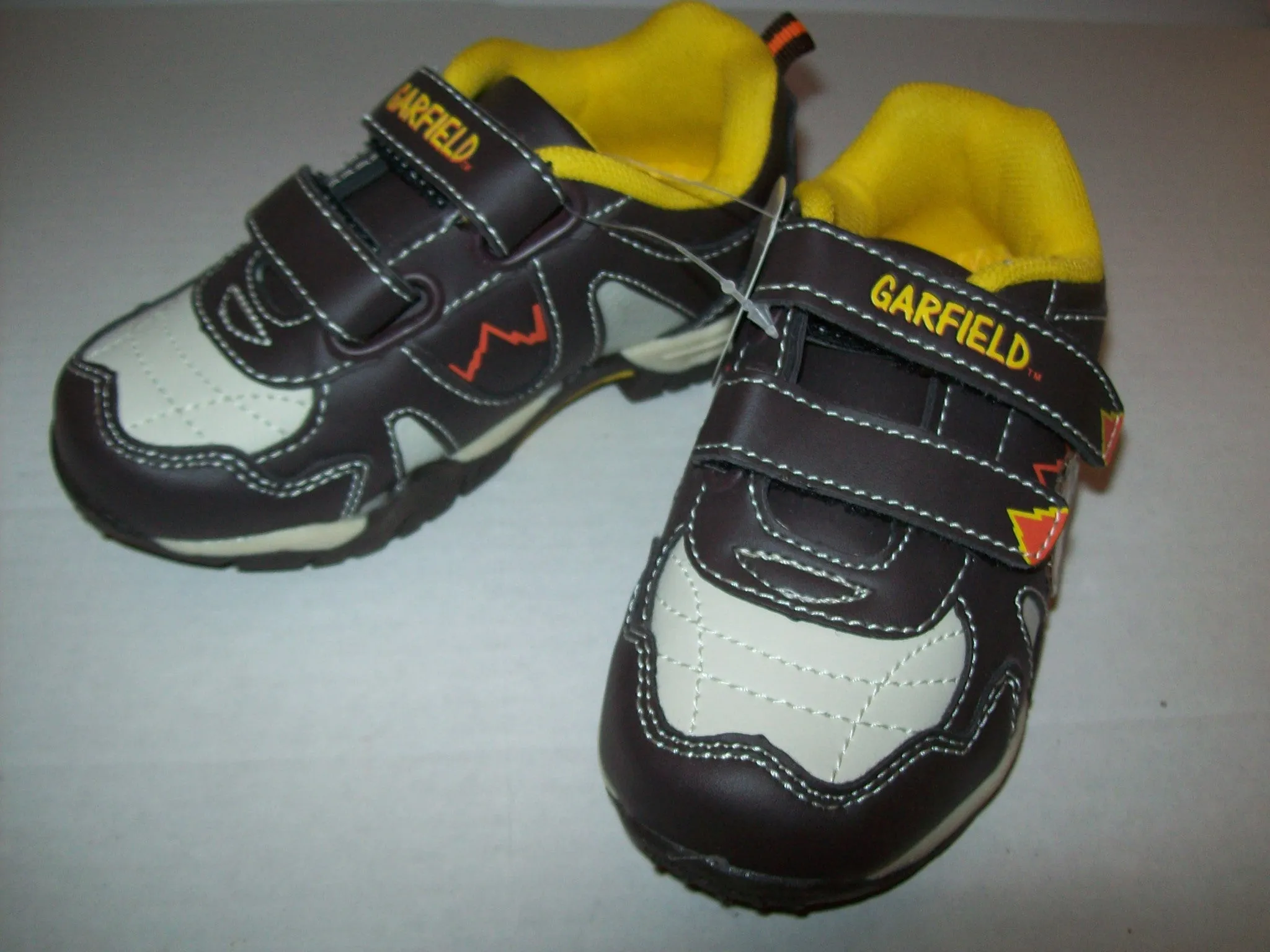 Garfield Sneakers Size 25