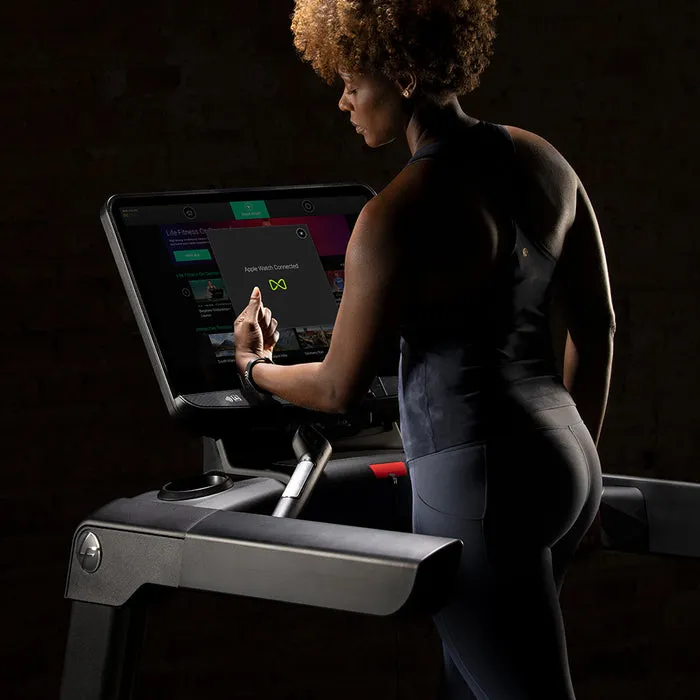 Life Fitness Club Series  Treadmill SL and SE4