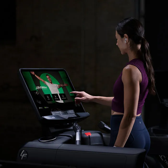 Life Fitness Club Series  Treadmill SL and SE4