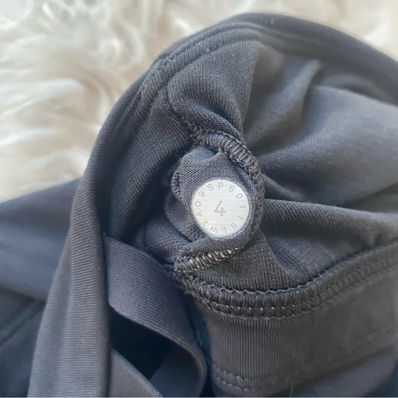 Lululemon Free To Be Moved Bra Women’s Size 4 Black