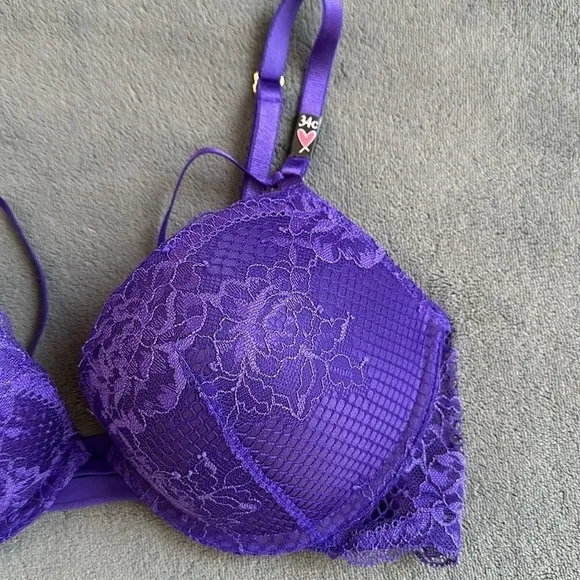 New Victoria's Secret Strappy Fishnet Lace Very Sexy Push-Up Bra Size 34C NWT