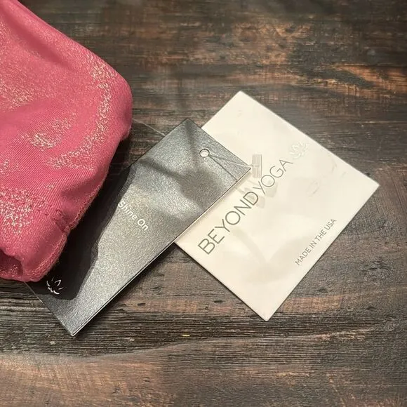 NWT Beyond Yoga Twinkle Sport Bra size Small