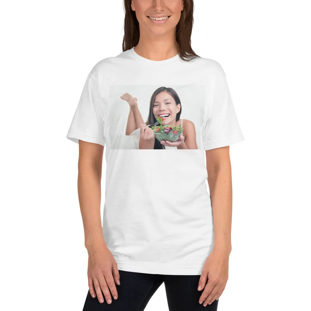 Smiling woman eating a healthy vegetable salad