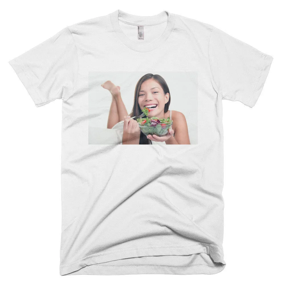 Smiling woman eating a healthy vegetable salad