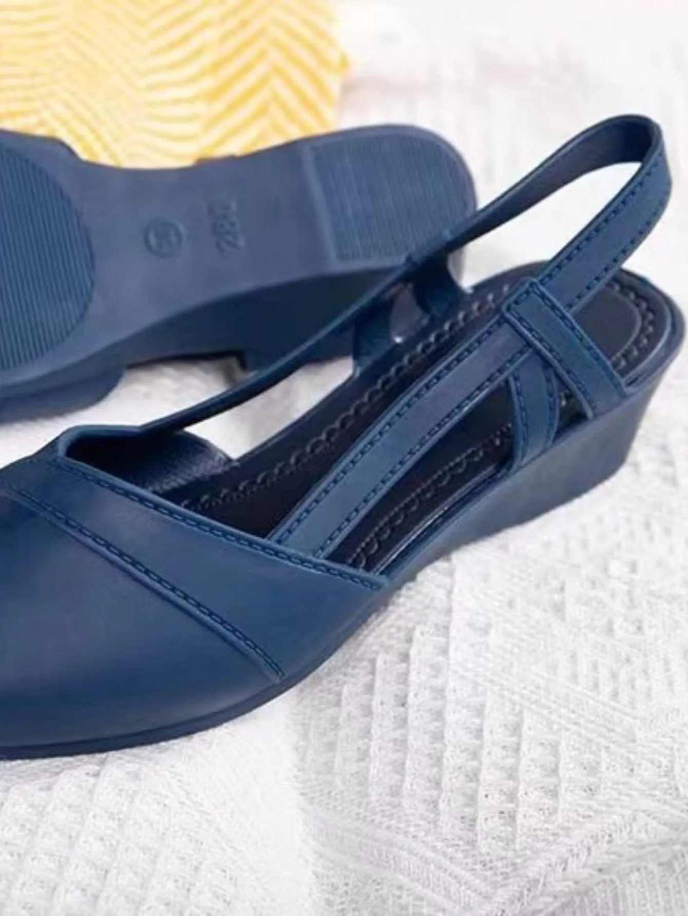 Women Point Toe Slingback Sandals, Elegant Low Heel Court Wedges